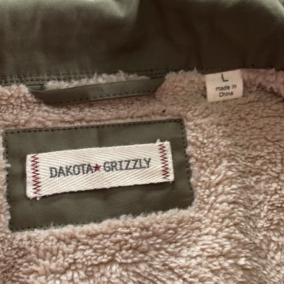 Dakota Grizzly - Picture 8 of 9